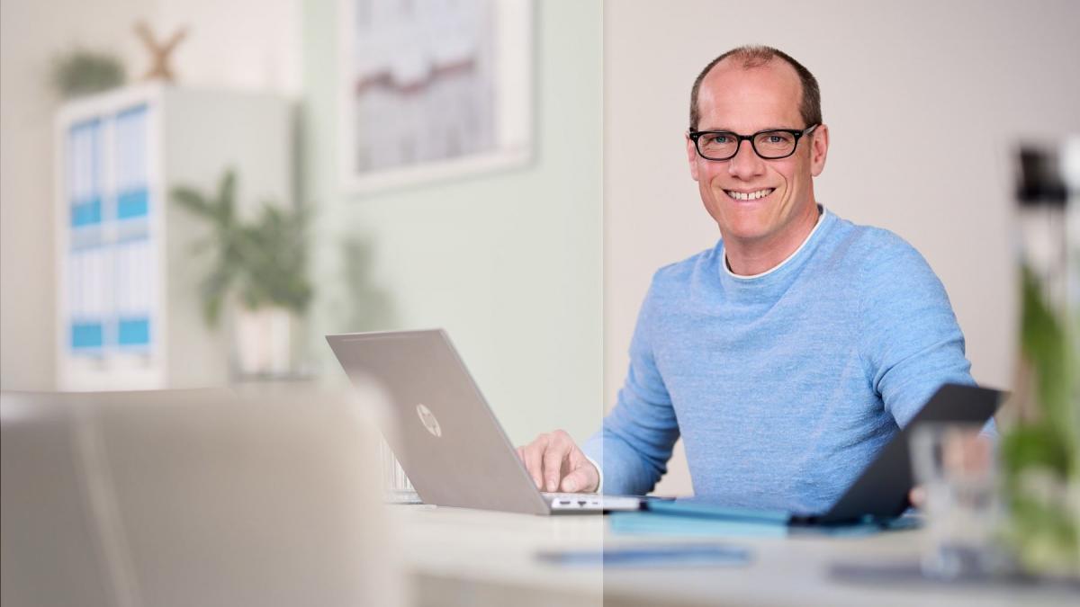 Marketingberater begleitet Unternehmen bei Website, Suchmaschinenoptimierung und Markendarstellung